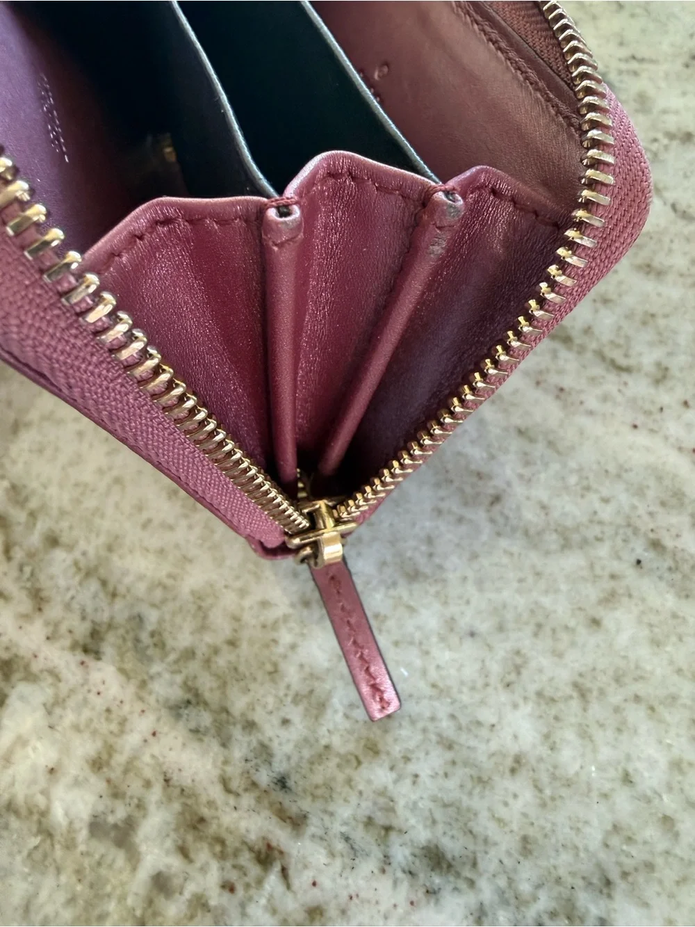 *** SOLD***Gucci Mauve Embossed GG Zip-Around Wallet EUC - Picture 4 of 6